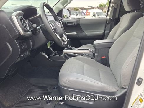 Used 2022 Toyota Tacoma SR5 w/ Technology Package RWD image 5