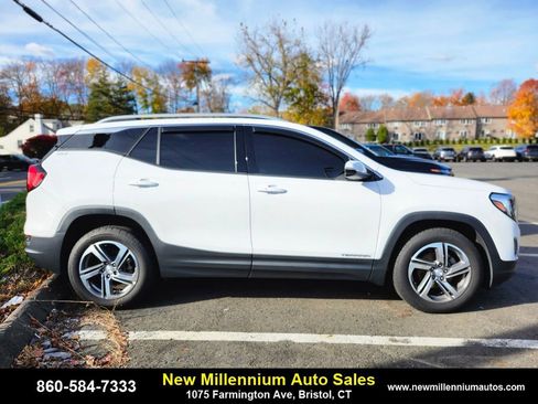 Used 2019 GMC Terrain SLT w/ Preferred Package image 2