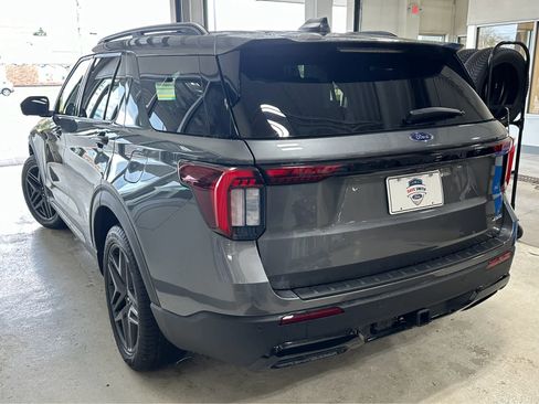 Used 2025 Ford Explorer ST-Line w/ Premium Package AWD/4WD image 7