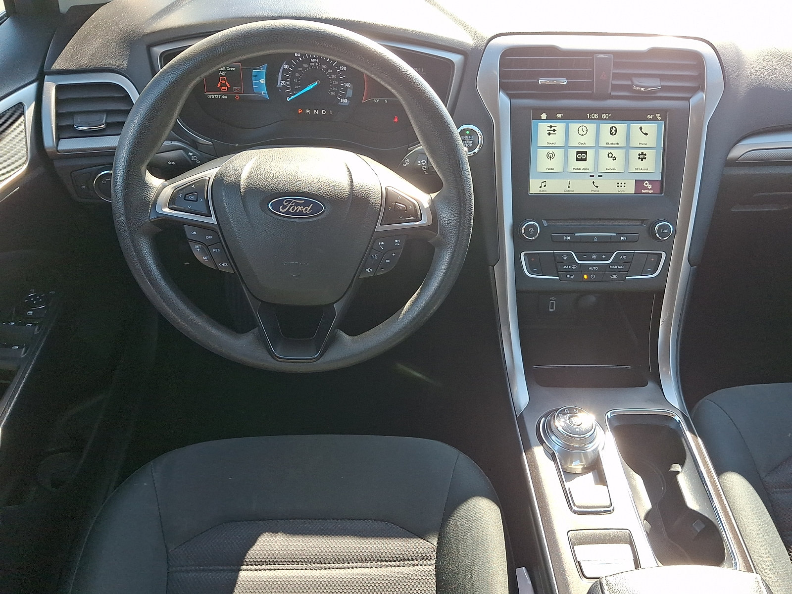 Used 2018 Ford Fusion SE w/ Fusion SE Technology Package FWD image 12