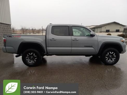 Used 2021 Toyota Tacoma TRD Off-Road image 2