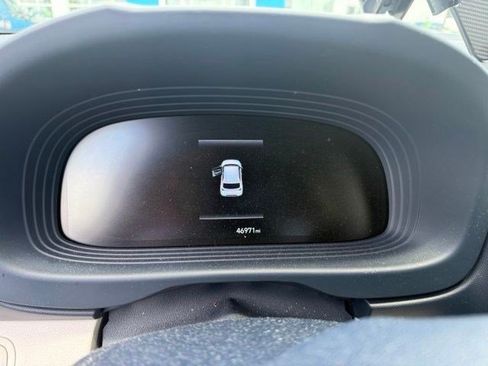 Used 2023 Hyundai Venue Limited FWD image 4