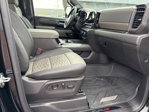 Used 2025 Chevrolet Silverado 2500 ZR2 w/ Technology Package image 24