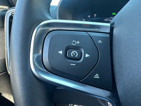 Used 2024 Volvo XC40 B5 Core image 29