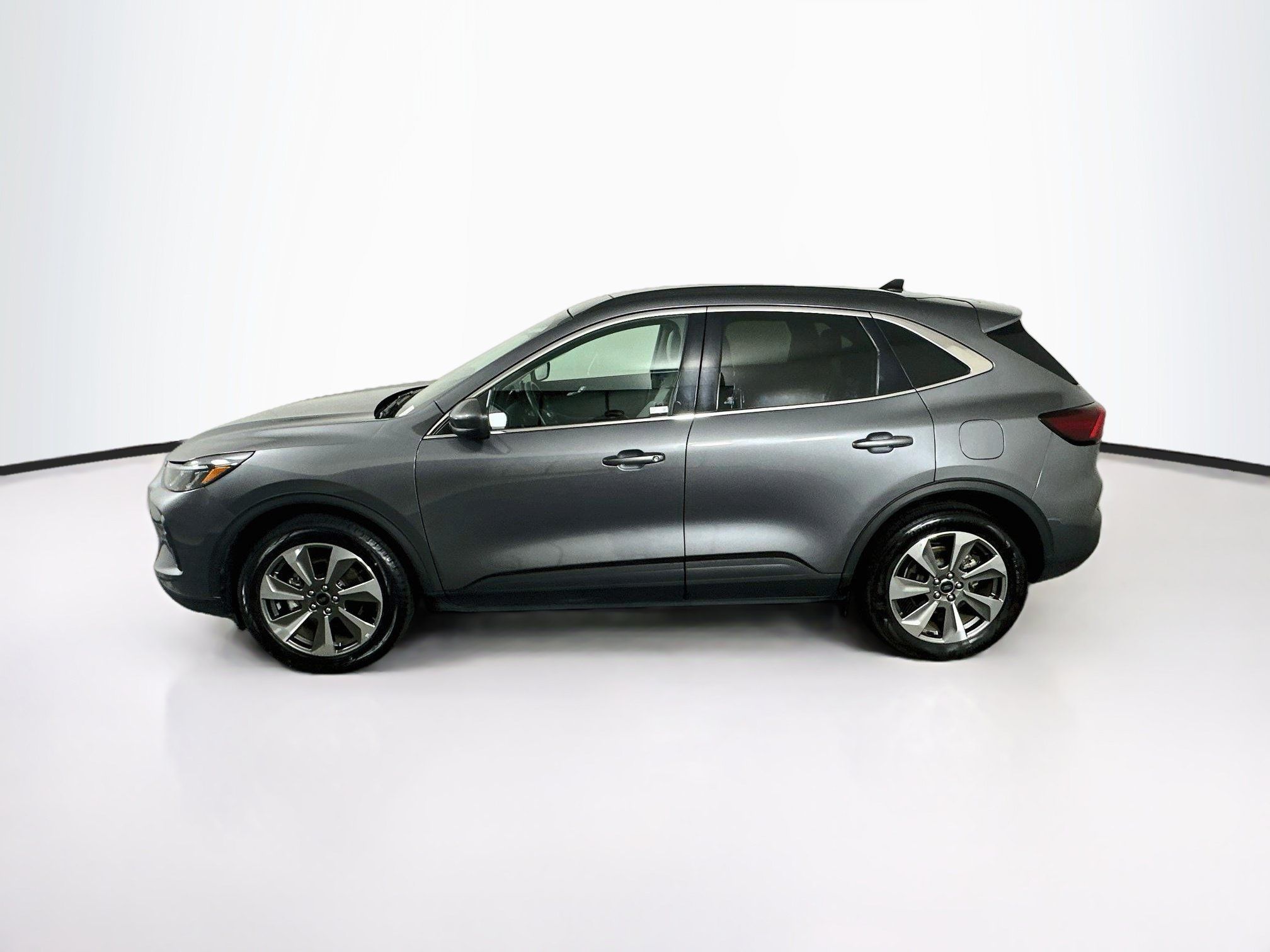Used 2025 Ford Escape Platinum AWD/4WD image 4