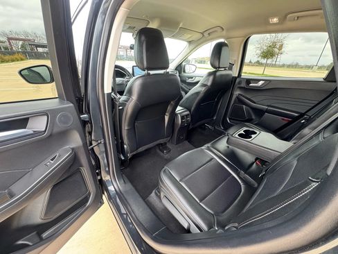 Used 2022 Ford Escape SEL w/ Technology Package FWD image 25