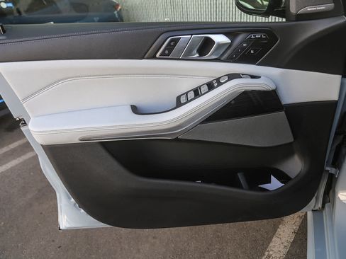 Used 2023 BMW X7 xDrive40i w/ M Sport Package image 19