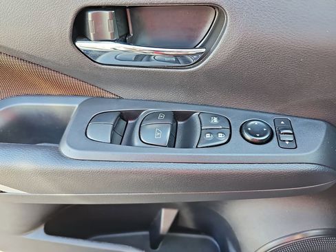 Used 2023 Nissan Kicks SR FWD image 31