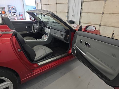 Used 2005 Chrysler Crossfire Limited image 35