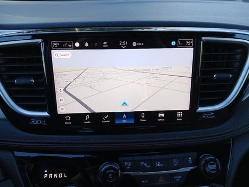 Certified 2024 Chrysler Pacifica Pinnacle image 39