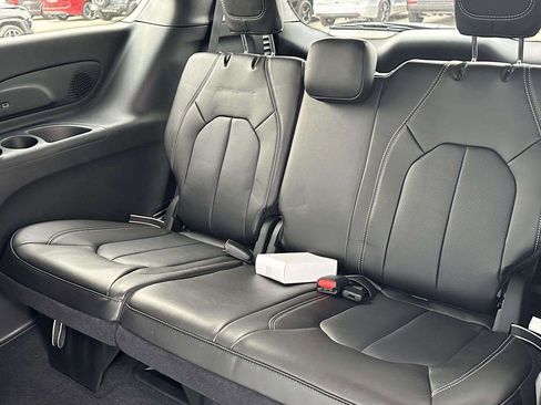 New 2026 Chrysler Pacifica Select image 6