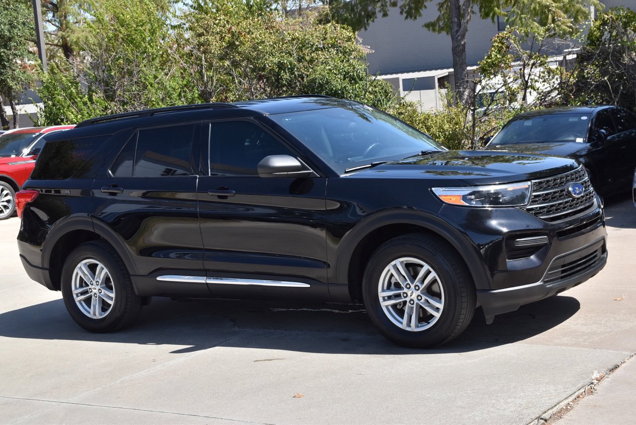 Used 2023 Ford Explorer XLT AWD/4WD image 5
