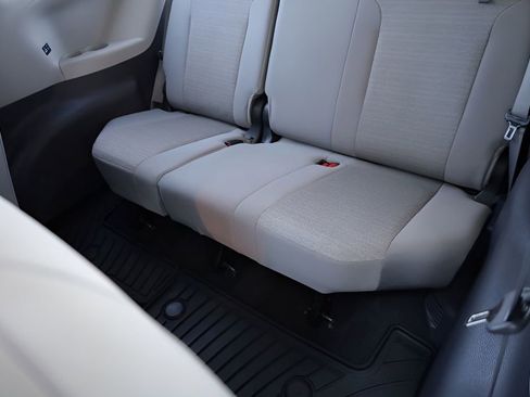 Certified 2022 Toyota Sienna LE image 23