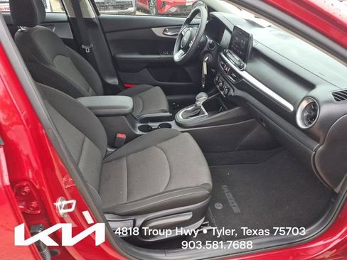 Certified 2022 Kia Forte LXS FWD image 8