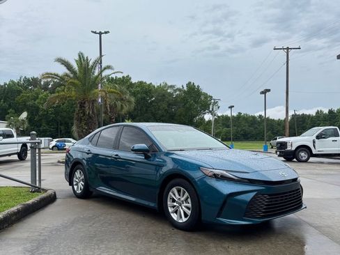 Used 2026 Toyota Camry LE w/ Convenience Package FWD image 4