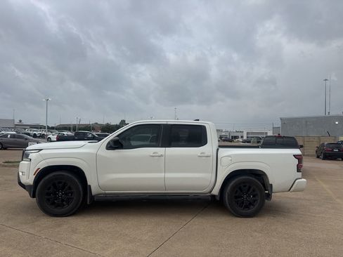 Certified 2023 Nissan Frontier SV w/ Midnight Edition Package RWD image 12