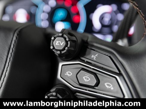 Used 2024 Lamborghini Revuelto image 26