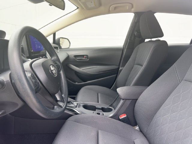 Used 2025 Toyota Corolla LE FWD image 16