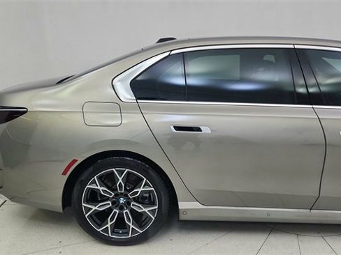 Used 2025 BMW i7 eDrive50 image 7