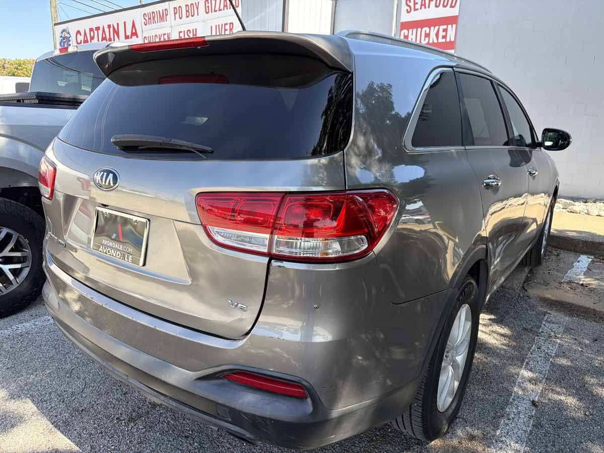Used 2017 Kia Sorento LX FWD image 3