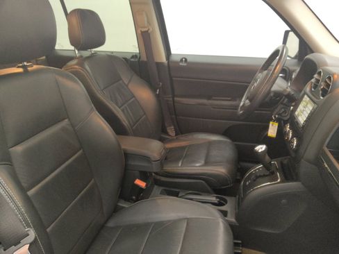 Used 2017 Jeep Patriot High Altitude FWD image 21