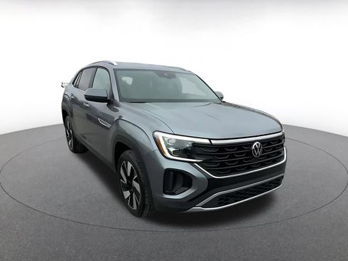 Used 2025 Volkswagen Atlas Cross Sport SE image 3