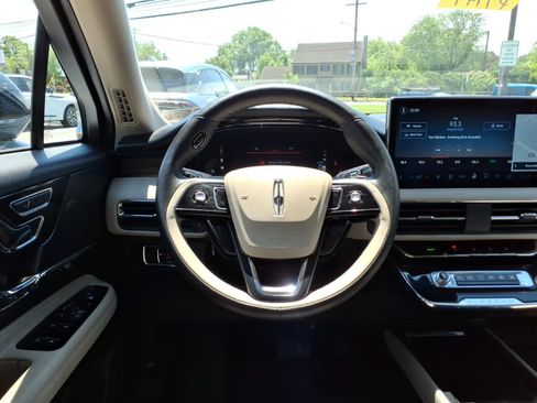 Certified 2025 Lincoln Corsair Reserve AWD/4WD image 14