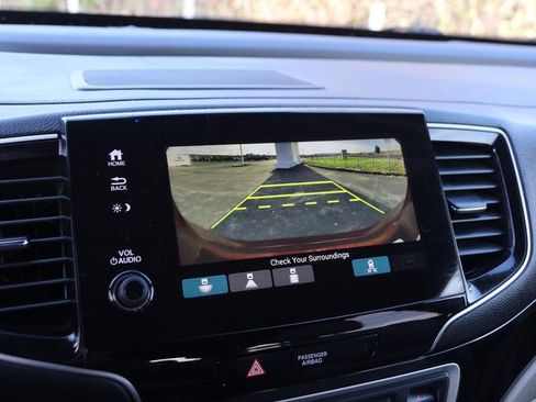 Used 2022 Honda Pilot Touring image 17