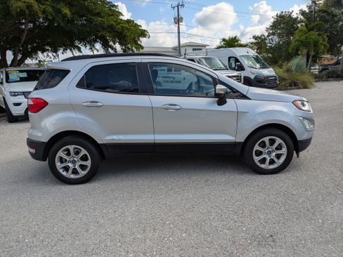 Used 2021 Ford EcoSport SE w/ SE Convenience Package FWD image 3