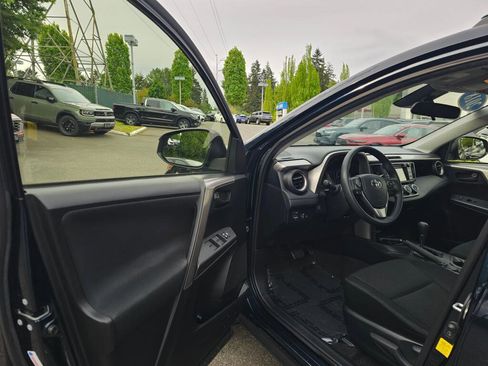 Used 2018 Toyota RAV4 LE w/ All Weather Liner Package AWD/4WD image 22
