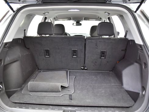 Used 2024 GMC Terrain SLE image 8