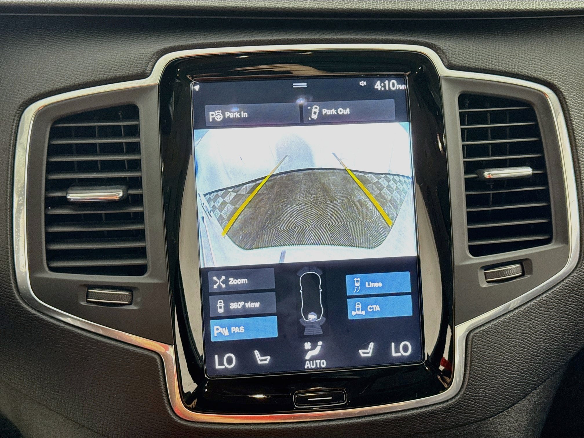 Used 2018 Volvo XC90 T5 Momentum w/ Convenience Package AWD/4WD image 3