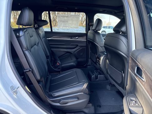 New 2025 Jeep Grand Cherokee L Limited image 11