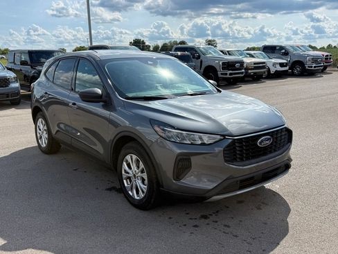 Used 2025 Ford Escape Active FWD image 2
