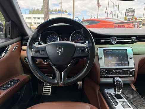 Used 2015 Maserati Quattroporte S Q4 AWD/4WD image 24