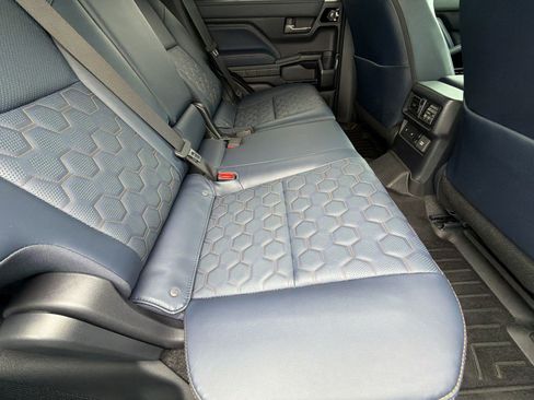Used 2025 Toyota 4Runner Platinum AWD/4WD image 33
