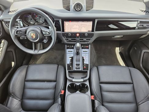 Certified 2025 Porsche Macan image 24