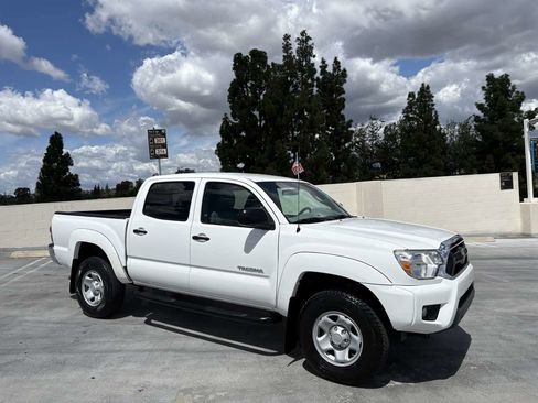 Used 2015 Toyota Tacoma PreRunner w/ SR5 Package image 48