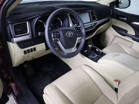 Used 2016 Toyota Highlander XLE image 8