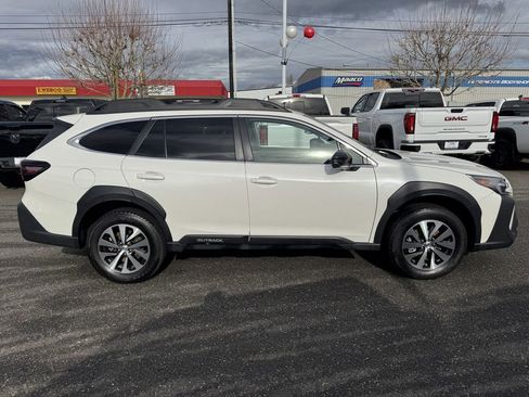 Used 2023 Subaru Outback Premium image 8