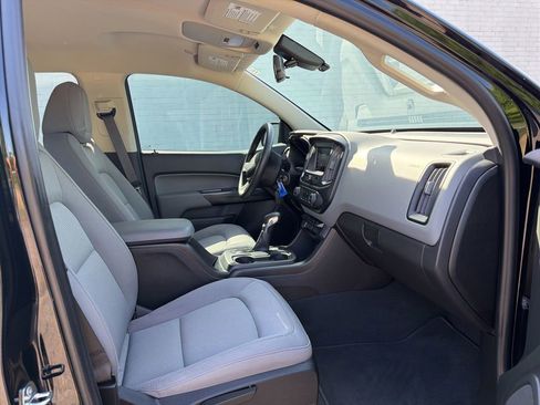Used 2022 Chevrolet Colorado W/T w/ WT Convenience Package AWD/4WD image 12