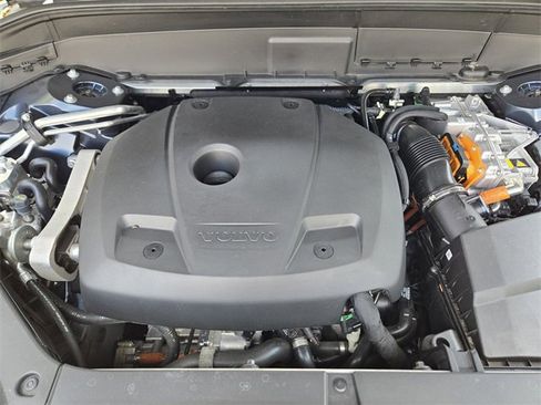 Certified 2025 Volvo XC90 T8 Plus w/ Protection Package Premier image 34