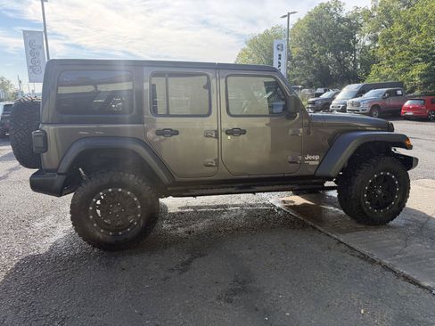 Used 2019 Jeep Wrangler Unlimited Sport S AWD/4WD image 8