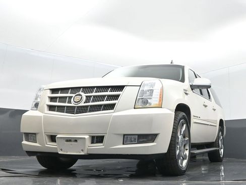 Used 2014 Cadillac Escalade ESV Premium image 8