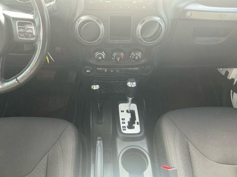 Used 2017 Jeep Wrangler Unlimited Sport w/ Connectivity Group AWD/4WD image 20