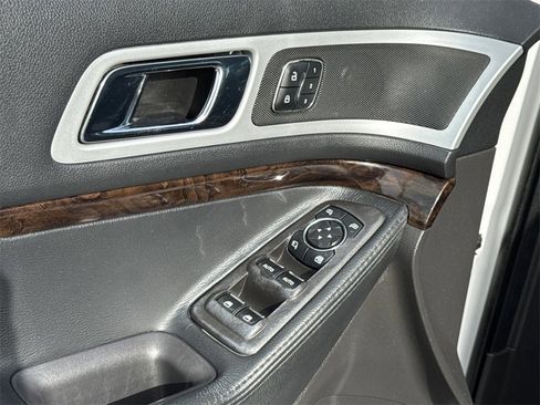 Used 2013 Ford Explorer Limited image 29