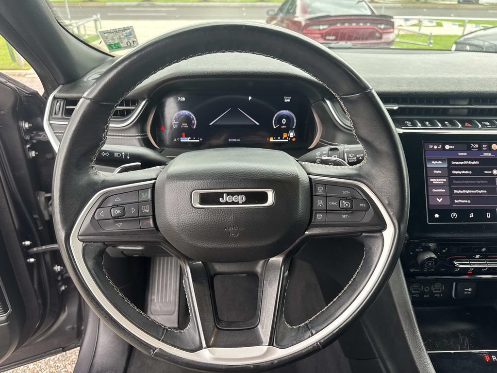 Used 2022 Jeep Grand Cherokee Altitude AWD/4WD image 23