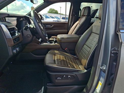 Used 2025 GMC Yukon Denali Ultimate AWD/4WD image 14