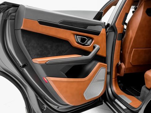 Used 2022 Lamborghini Urus image 42