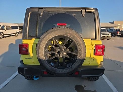 Used 2022 Jeep Wrangler Unlimited Sahara w/ Cold Weather Group AWD/4WD image 5